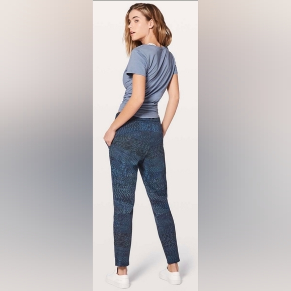 Lululemon On The Fly Pant *28" Linear Flux Battleship Multi - Picture 2 of 8